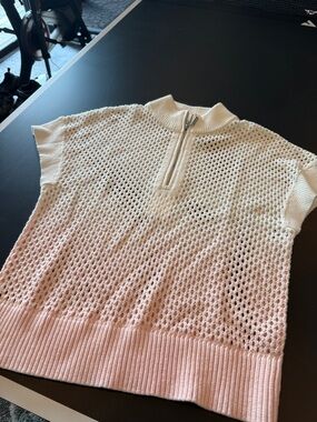 Women’s Short-Sleeve V-Neck Zip Sweater in Light Pink